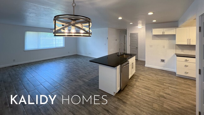 Building Photo - 702 Amity Ln