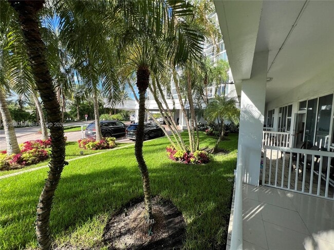 Building Photo - 10275 Collins Ave