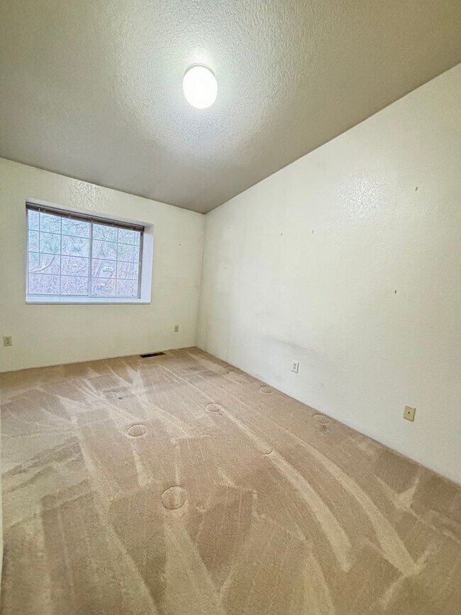 Building Photo - Grant Creek Condo