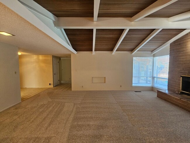 Building Photo - Spacious Willow Glen Home nestled near the end of a quiet cul-de-sac.