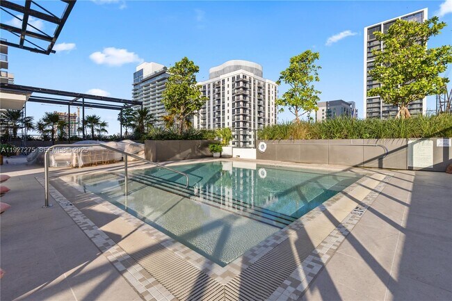 Building Photo - 11 NE 6th St