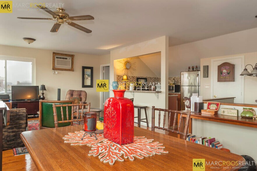 Building Photo - 140 Marginal St