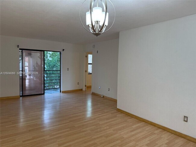 Building Photo - 20800 NE 8th Ct