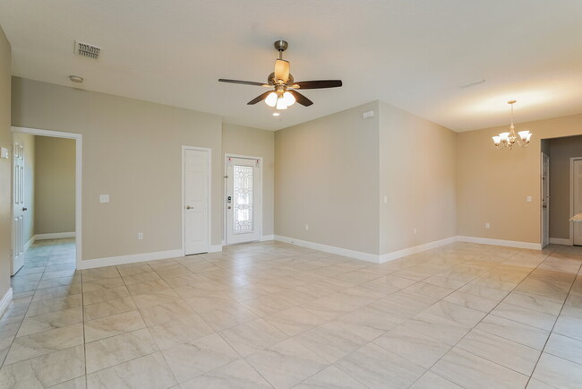 Building Photo - 1424 Kissimmee Ct