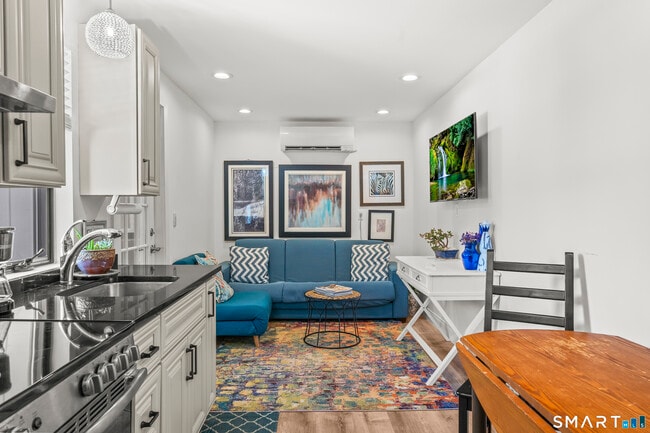 Building Photo - 801 Pequot Ave