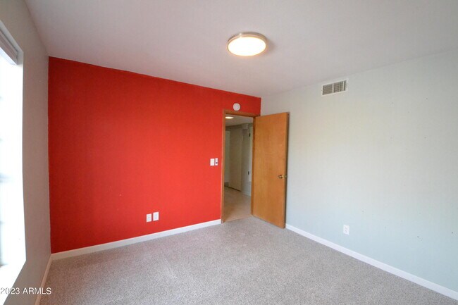 Building Photo - 3704 St Andrews Dr