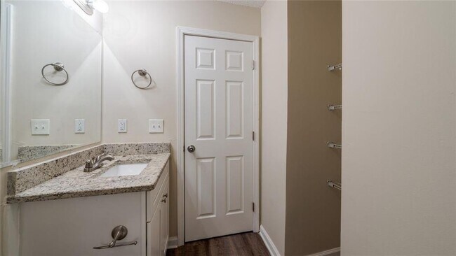 Building Photo - 6218 Creekford Ln