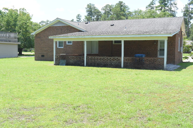 Building Photo - 4119 Fairlawn Dr