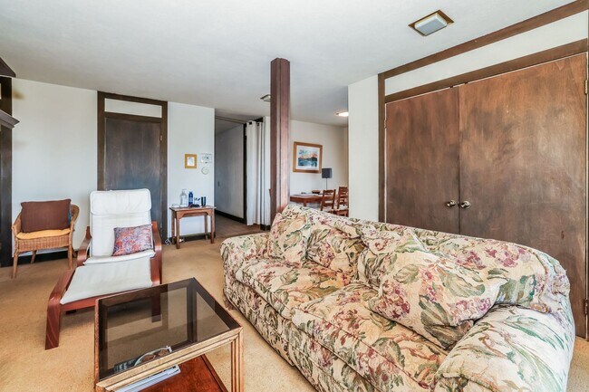 Building Photo - Furnished Lower Unit In Berkeley!