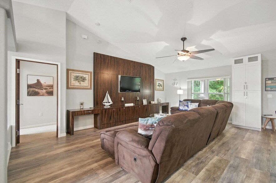 Building Photo - 9 Birch Haven Pl