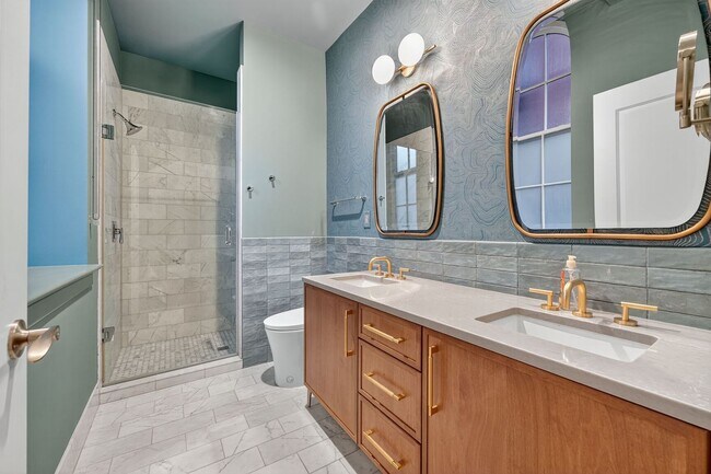 Building Photo - Available Now! High End 2 Bed 2 Bath in Luxury Building with Pool, Gym, Parking