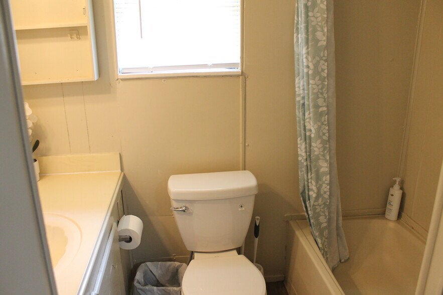private attached bathroom - 2011 Miller Rd