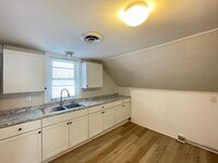 Building Photo - 98 Main St