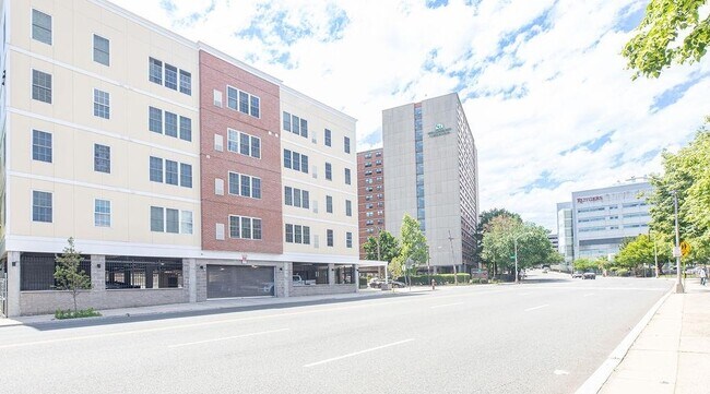 Building Photo - 162-170 S Orange Ave