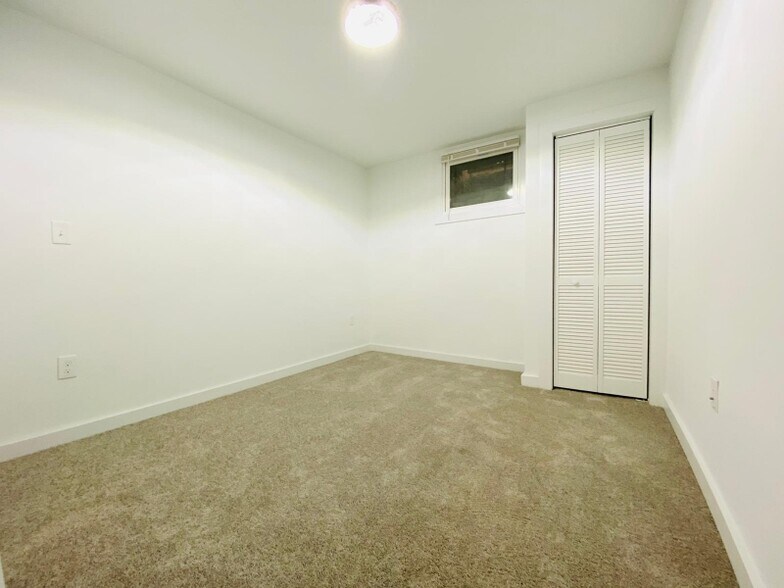 Building Photo - 2727 Huntingdon Ave