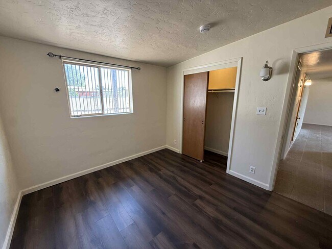 Building Photo - 4832 E 24th St