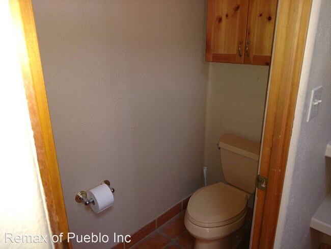 Building Photo - 4 br, 3 bath House - 385 S. TEJON