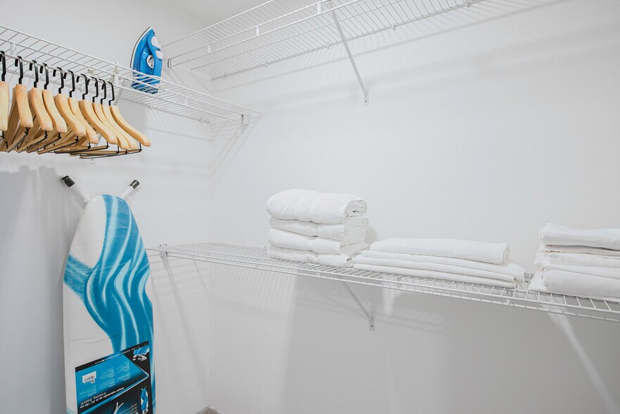 Building Photo - 221 SW 12th St