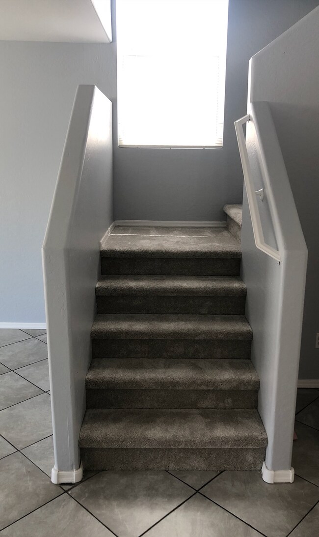 Building Photo - 11818 W Sunnyside Dr