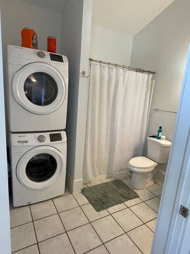 Building Photo - 1BD/1BA Shotgun w/ In Unit Washer and Dryer