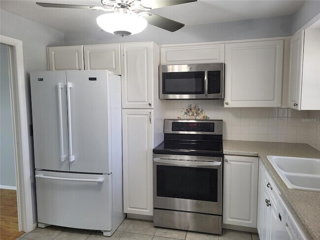 Building Photo - 4775 Cove Cir