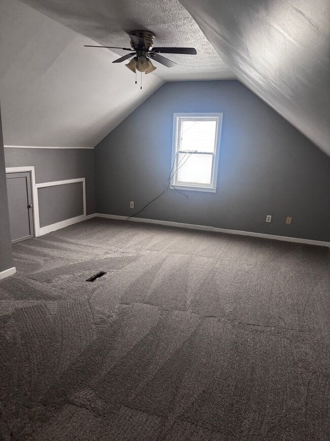 Building Photo - 15401 Benhoff Dr