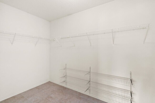 Building Photo - 12420 Mountainside Way NE