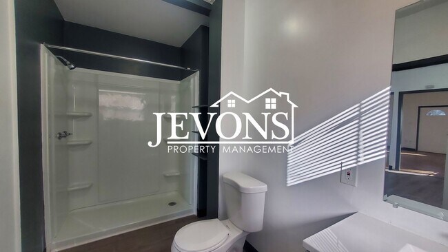 Building Photo - Available Now! 2BR, 1Bath house in Yakima