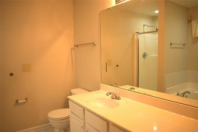 Building Photo - 1715 Young Pointe Blvd