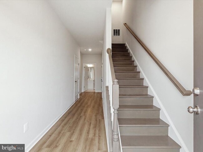 Building Photo - 124 SWANSONG Pl