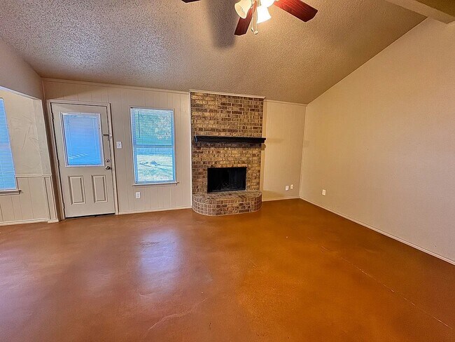 Building Photo - 5204 Hideaway Ct