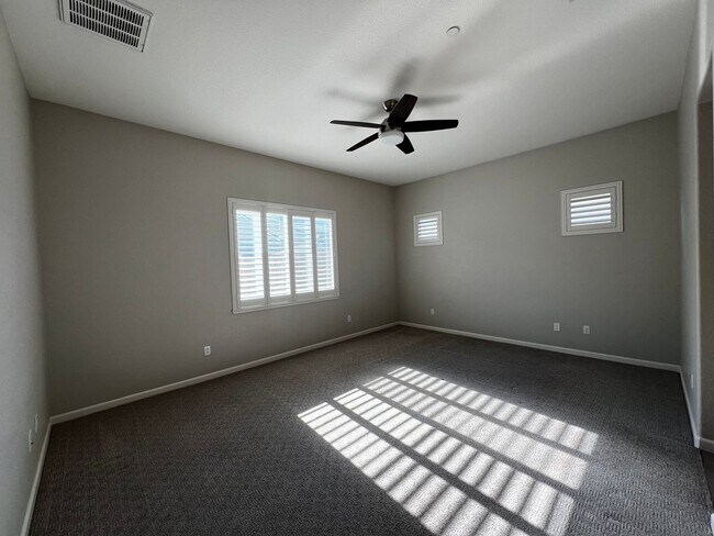 Building Photo - Beautiful 3 Bed, 2 Bath home in highly des...