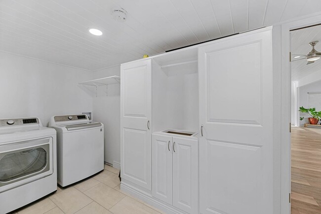 Building Photo - Charming 1BR plus bonus room, 2 full bath ...