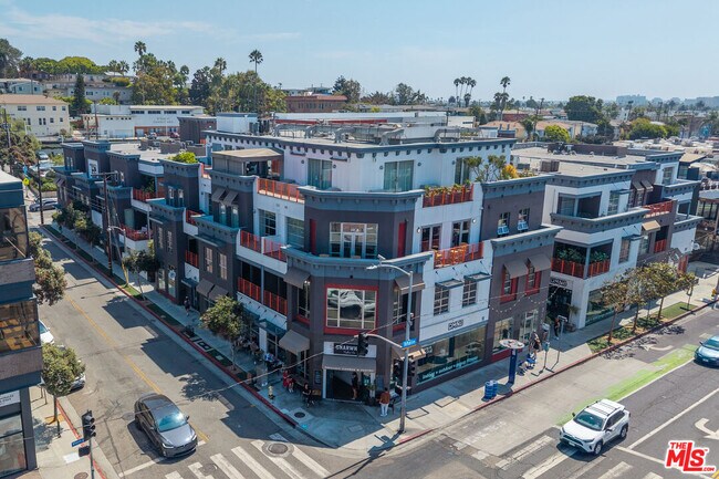 Building Photo - 212 Marine St