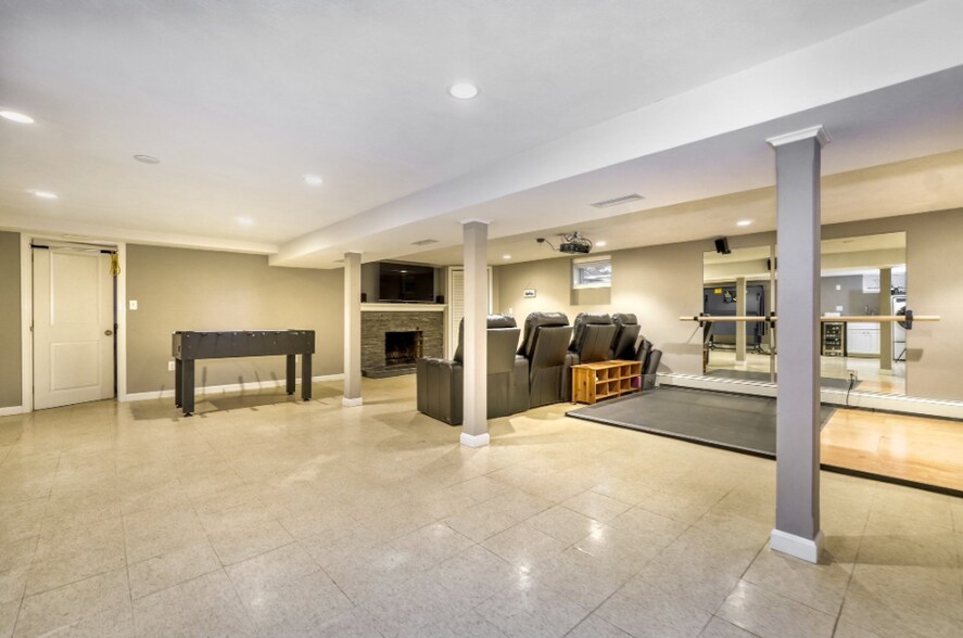 Building Photo - 65 Sherburne Rd S