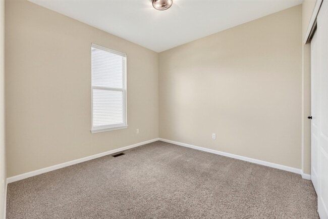 Building Photo - 138 Rhythm Point Dr