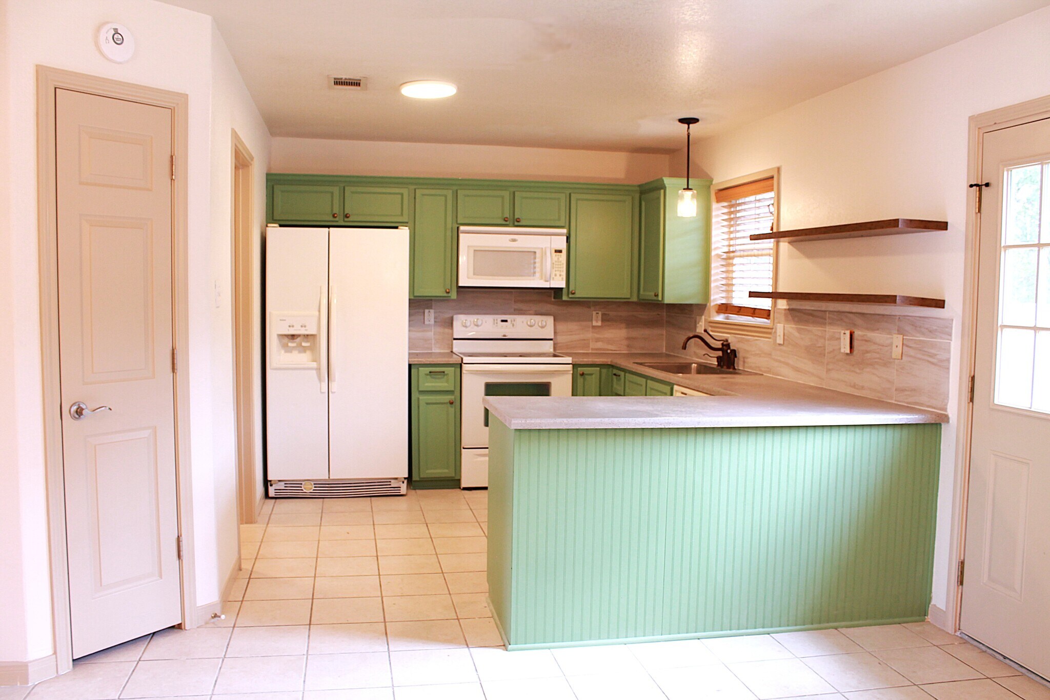Building Photo - 1424 Shoshoni Trl