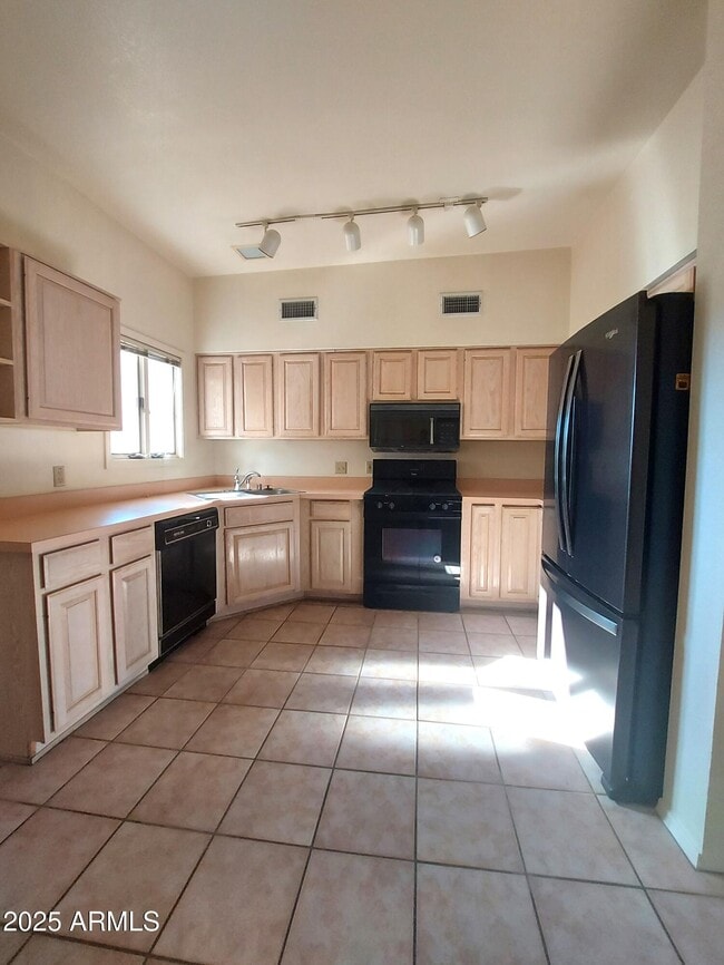 Building Photo - 2817 Vía Del Oesta