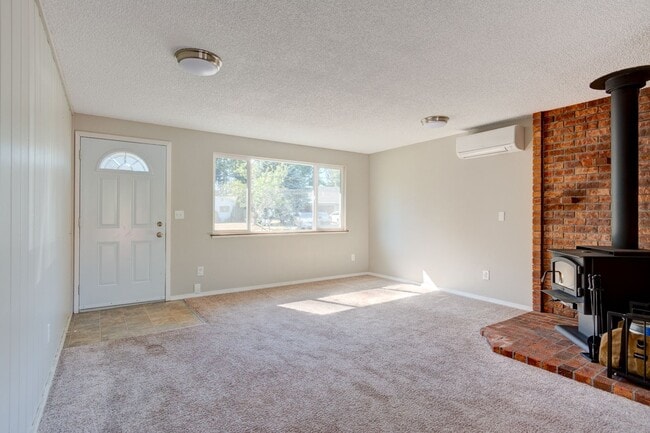 Building Photo - 634 N El Mirador St