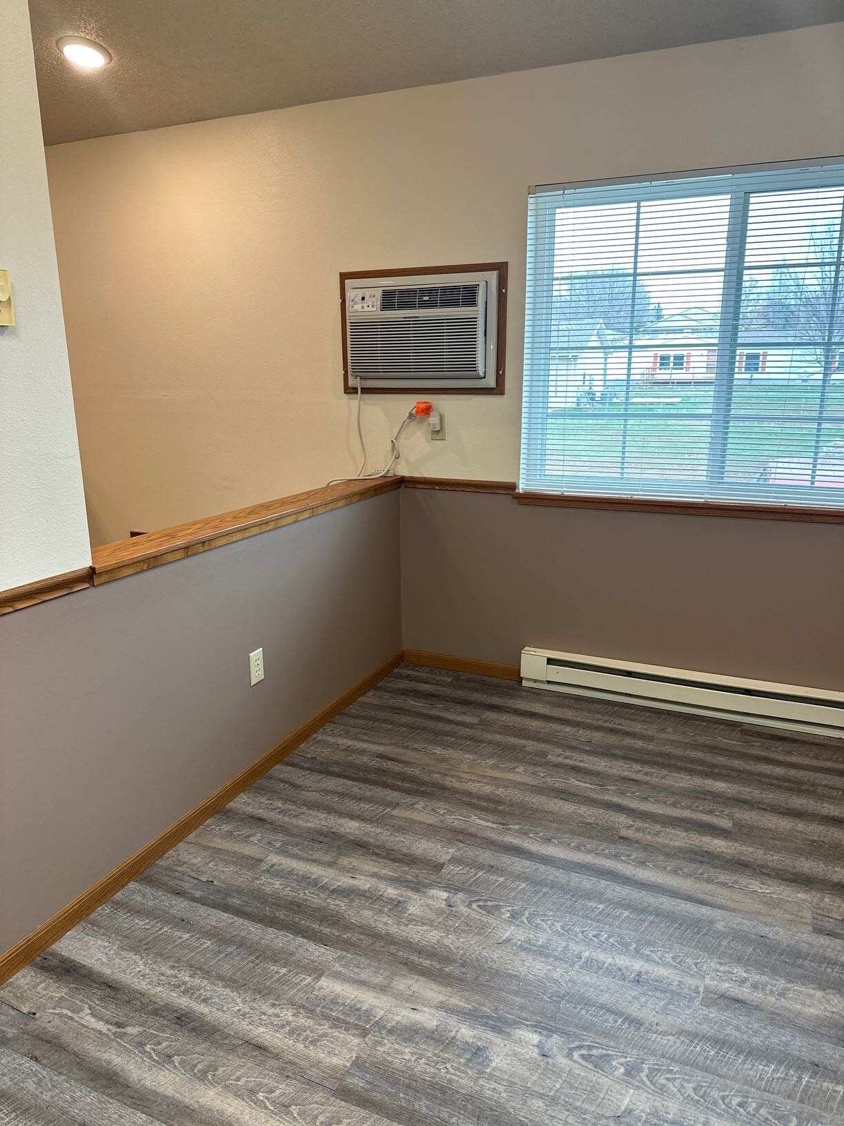 Building Photo - 725 6th Ave S