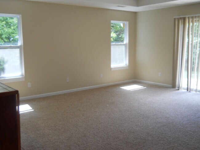 Building Photo - Spacious 3 bedroom house in Nixa!