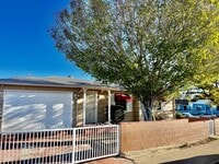 Building Photo - 2 Bedroom, 2 Bath Home Next to Jamie's Way...