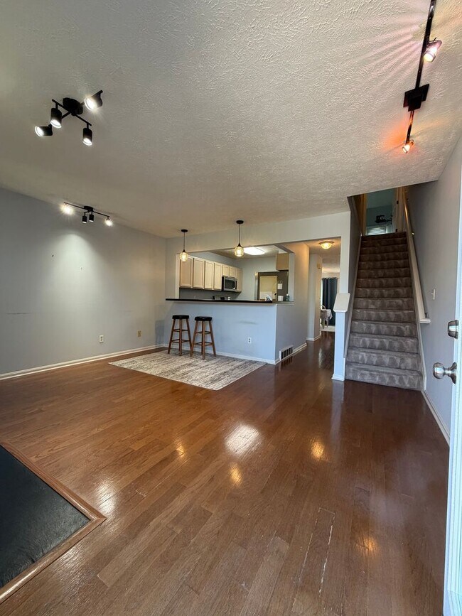 Building Photo - 8325 Beacon Pl