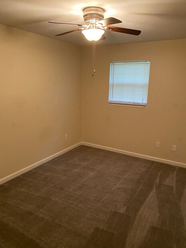 Building Photo - 2440 Ramblewood Ct