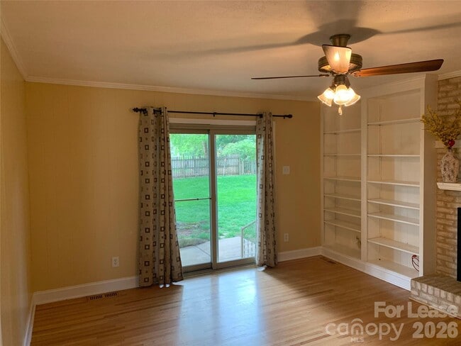 Building Photo - 1130 Cheddington Dr