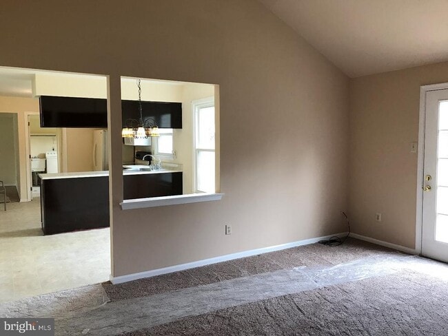 Building Photo - 2 Corwen Terrace W