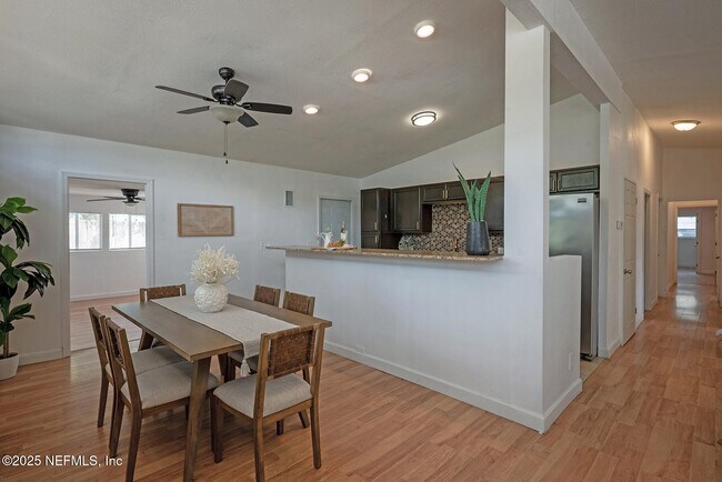 Building Photo - 2565 Burlingame Dr W