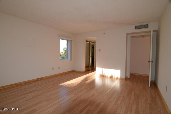 Building Photo - 7870 E Camelback Rd