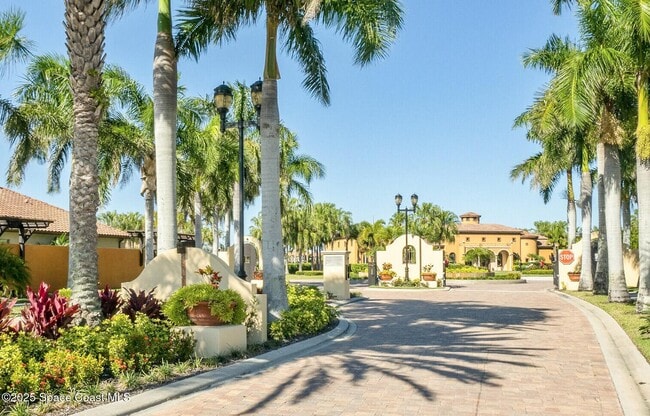 Building Photo - 725 Ventura Dr