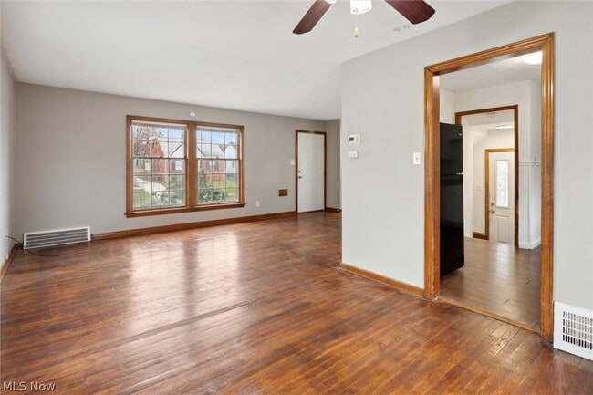 Building Photo - 9504 S Highland Ave